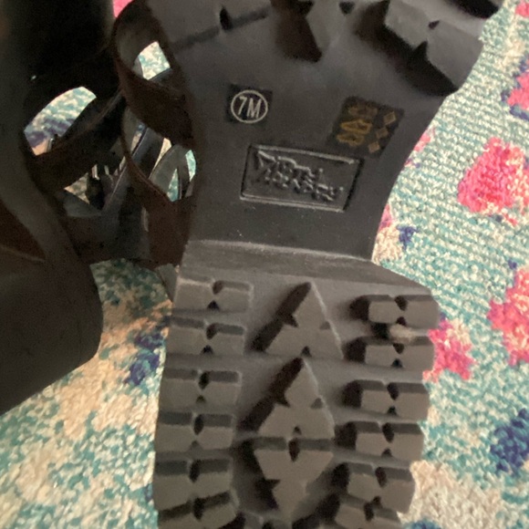 Dirty Laundry Fun Stuff Sandal - Picture 7 of 7